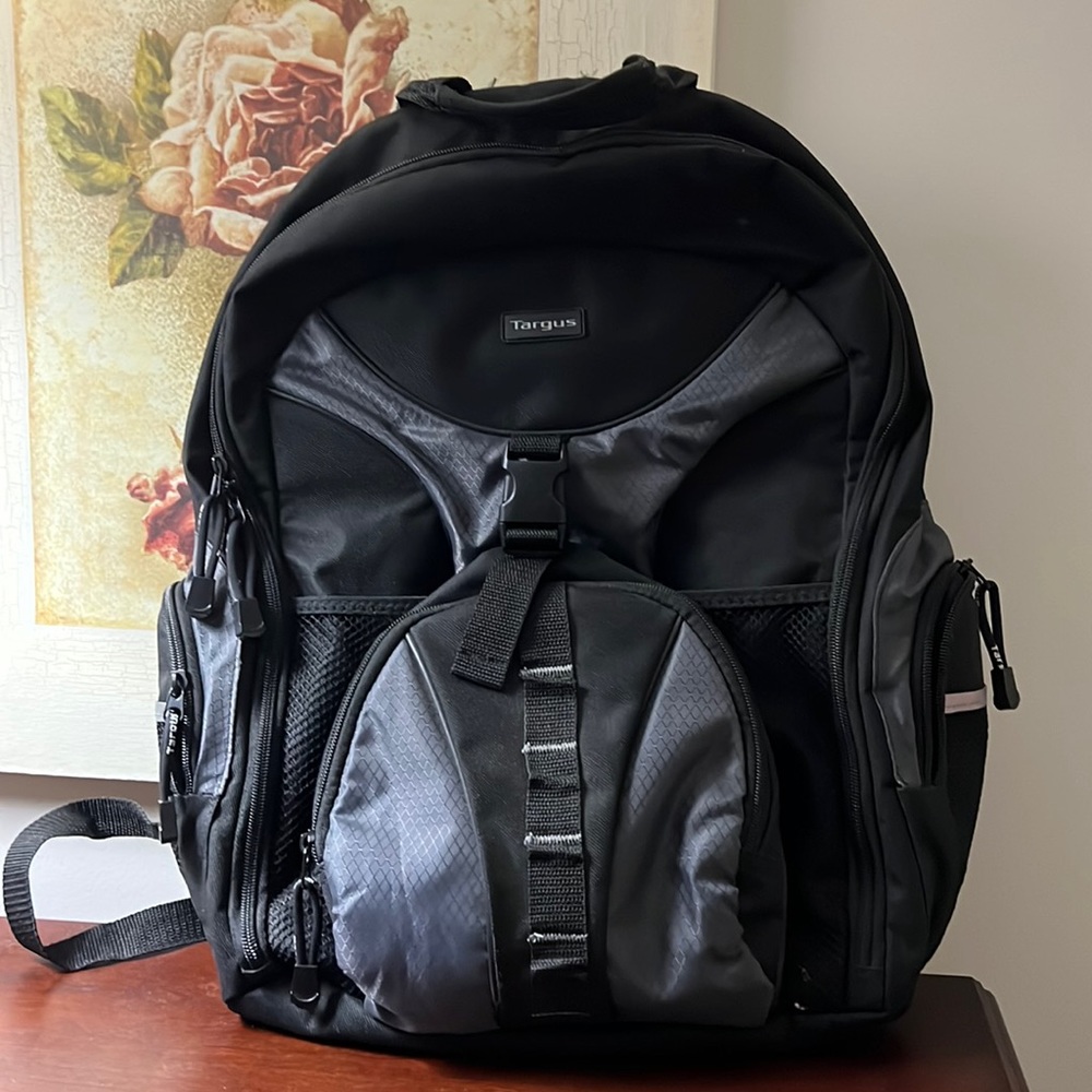 NNUCTargus Padded Laptop Backpack 13"W(Bttm) × 22"L(Top Handle 2 Bttm) BlackGrey